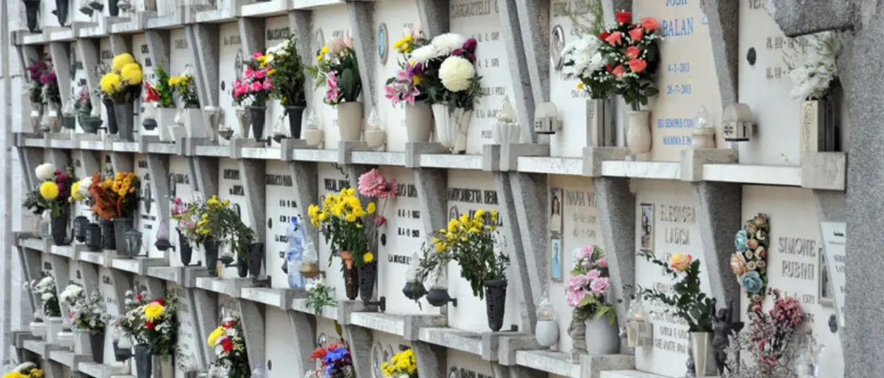 Nicotera, pubblicato il nuovo bando\u00A0per l’assegnazione di suoli e loculi nel cimitero comunale\n