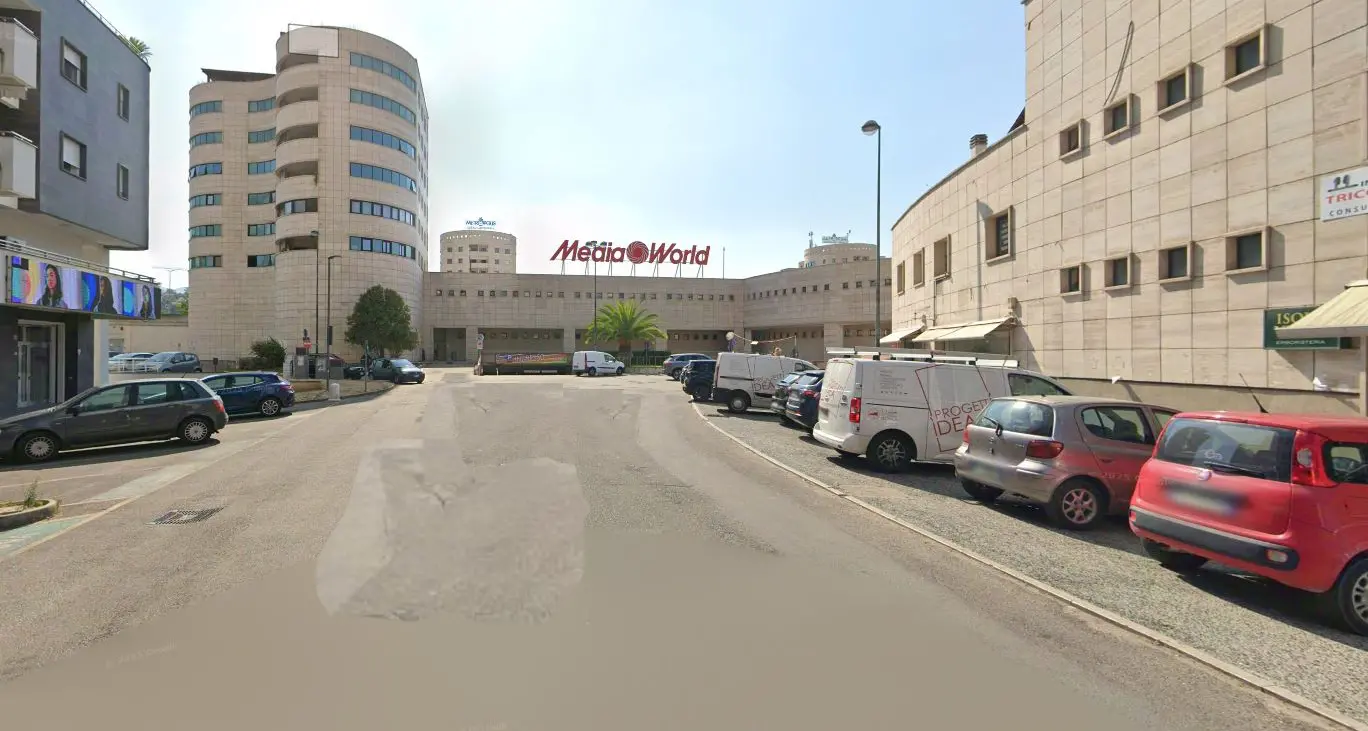 Traffico tra Roges e Commenda, chiusa l’uscita dal Metropolis su via Kennedy