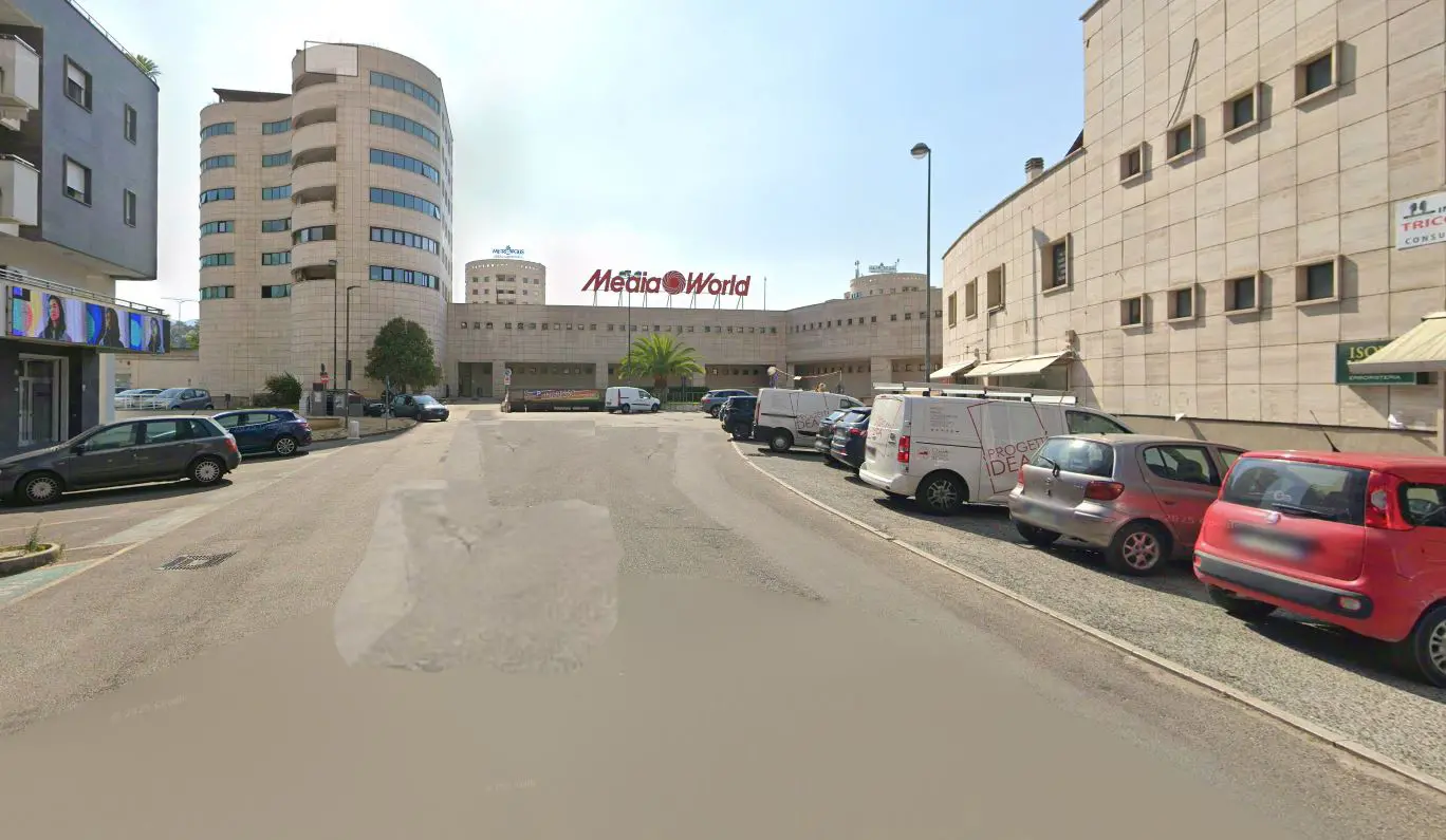 Traffico tra Roges e Commenda, chiusa l’uscita dal Metropolis su via Kennedy