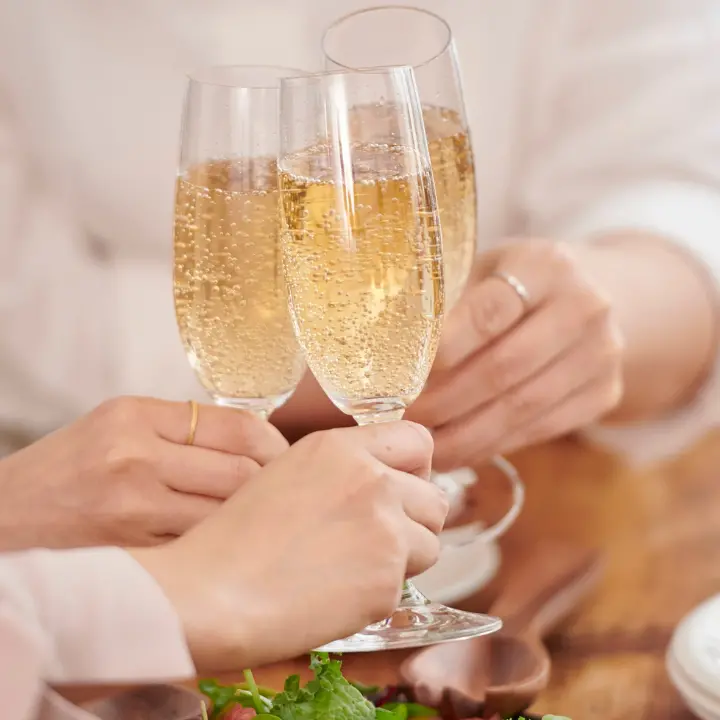 «Al Capodanno Rai si brindi\u00A0con le bollicine made in Calabria»: Coldiretti rilancia lo spumante regionale tra identità e qualità\n