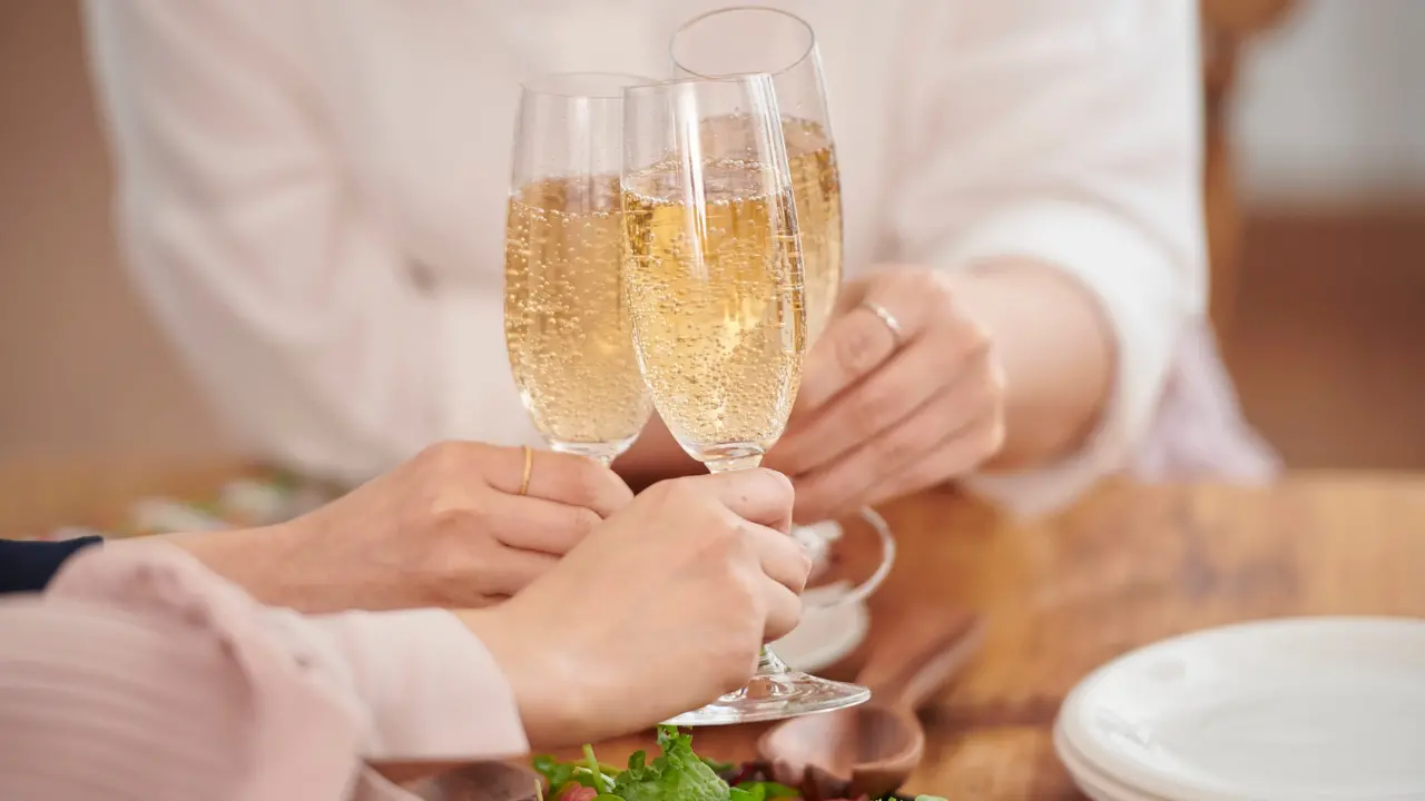 «Al Capodanno Rai si brindi\u00A0con le bollicine made in Calabria»: Coldiretti rilancia lo spumante regionale tra identità e qualità\n