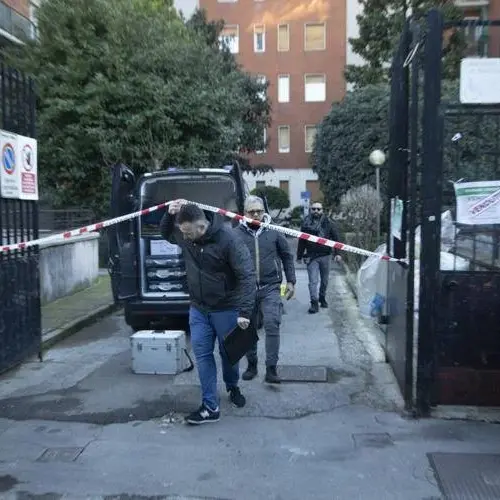 Milano, giovane donna trovata morta in cortile\n