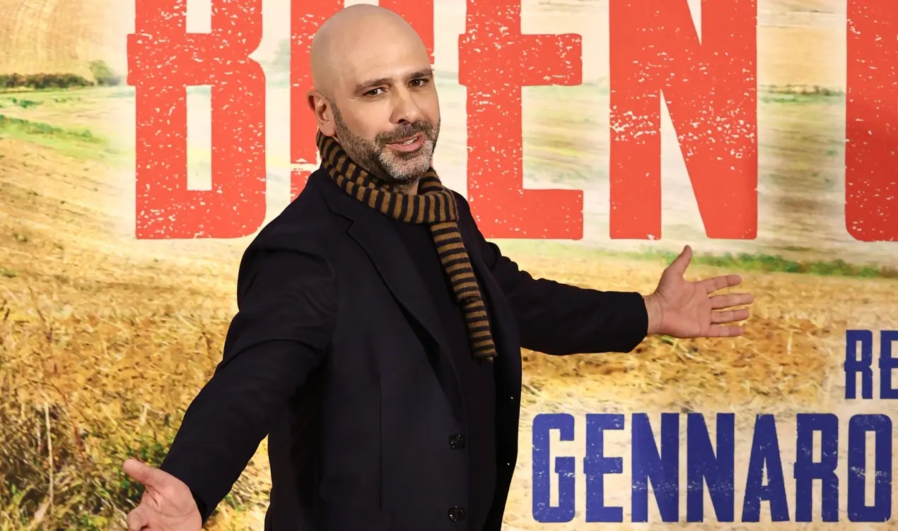 Checco Zalone e Buen Camino, risate “scorrette” come lente su contraddizioni e ipocrisie dell’Italia moderna\n\n\n