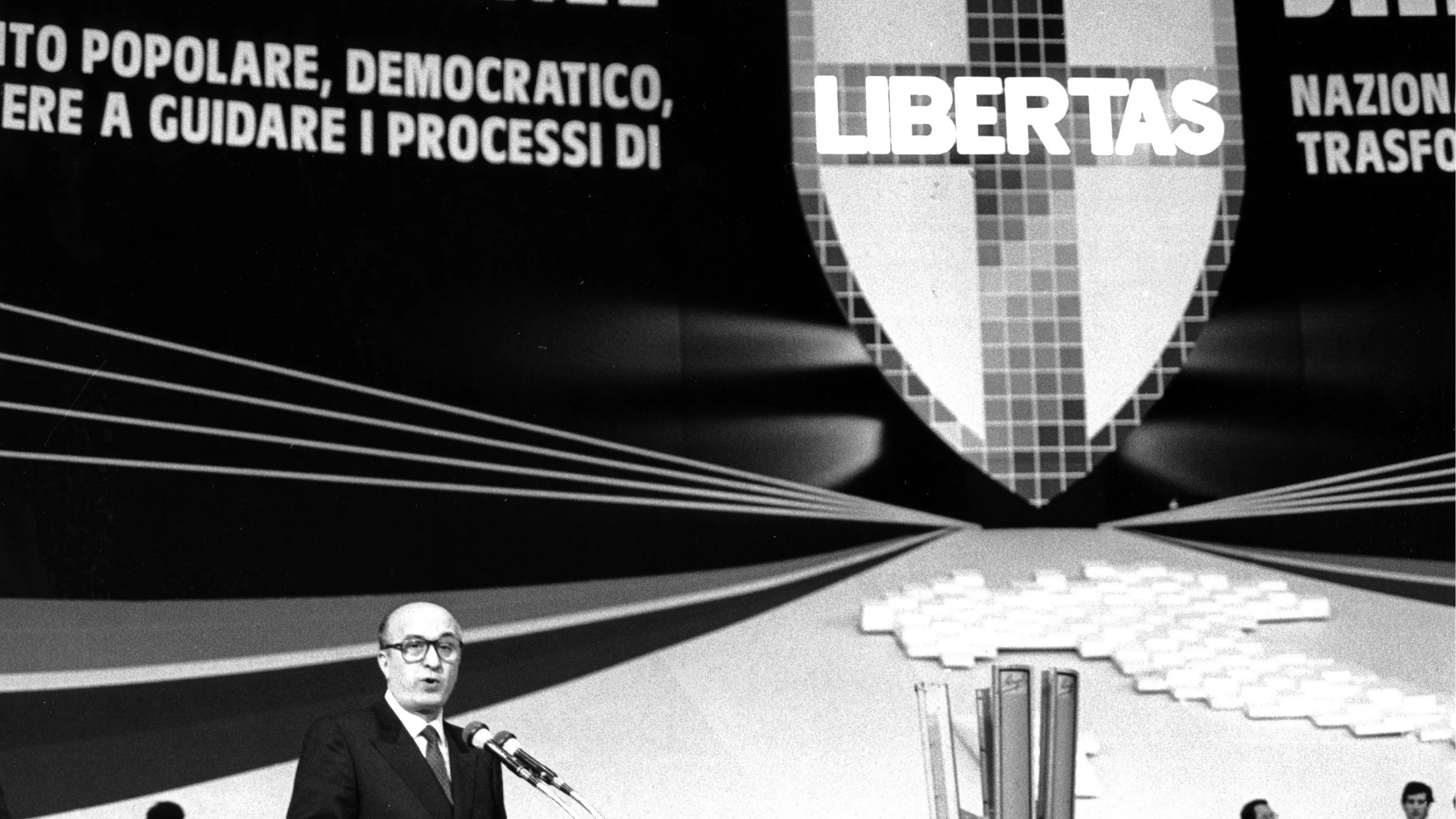 <p>Un congresso della Democrazia Cristiana con Ciriaco De Mita</p>\\n , Agenzia Fotogramma