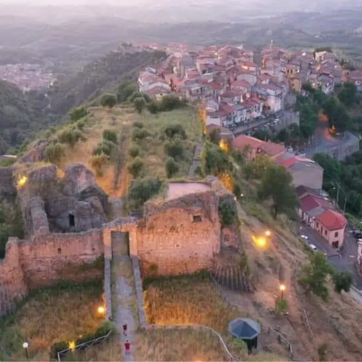 Ad Arena la storia medievale prende vita: tutto pronto per l’inaugurazione del primo Digital museum della Calabria\n