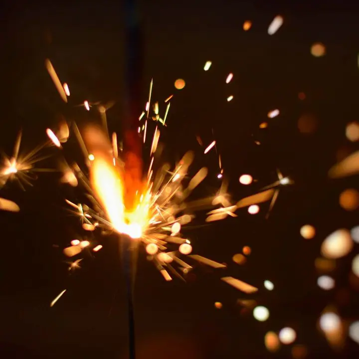 Il 2025, l’anno che “non passerà”: dalla politica urlante ai bisogni (ignorati) di chi cerca solo di sopravvivere\n