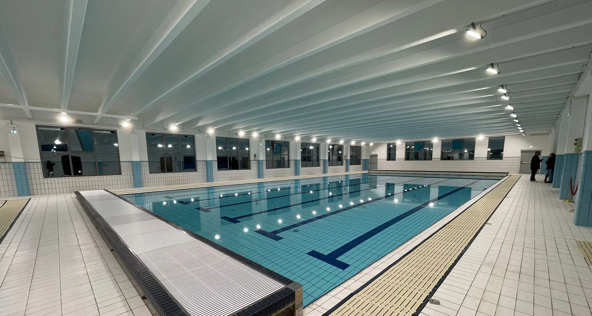 Lasciata all’incuria e al degrado per decenni, a Siderno rinasce la piscina comunale\n