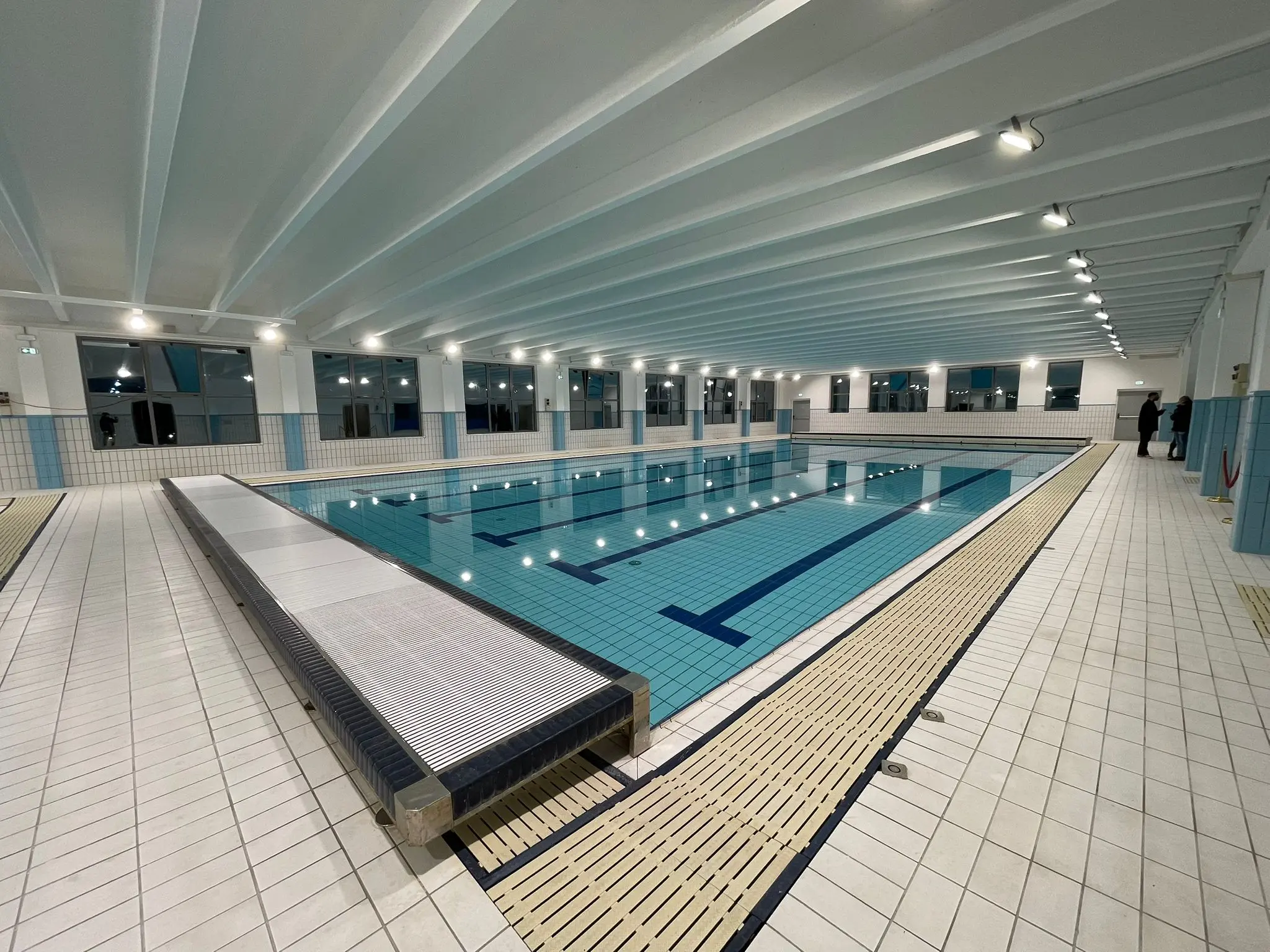 Lasciata all’incuria e al degrado per decenni, a Siderno rinasce la piscina comunale\n