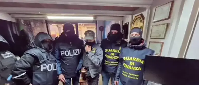 Fondi ad Hamas, perquisita la sede romana dell’associazione filopalestinese: sequestrati 100mila euro\n