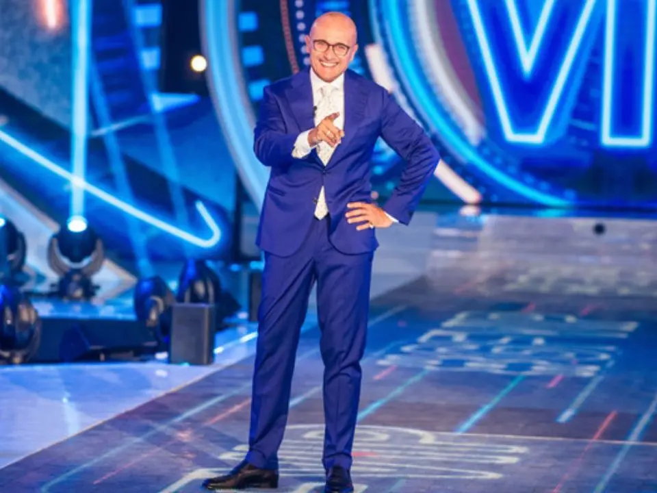 Signorini si ferma, autosospensione da Mediaset dopo le accuse di Corona: «Sono vittima di condotte criminose»