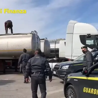 Carburanti e affari sporchi, l’asse ’ndrangheta-Casamonica nei verbali del pentito Cerbo: indaga la Dda di Roma\n