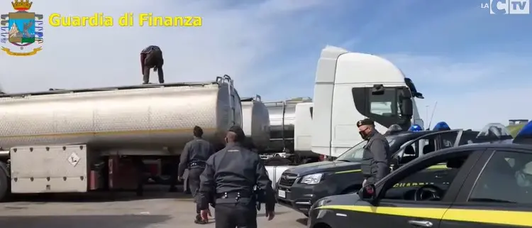 Carburanti e affari sporchi, l’asse ’ndrangheta-Casamonica nei verbali del pentito Cerbo: indaga la Dda di Roma\n