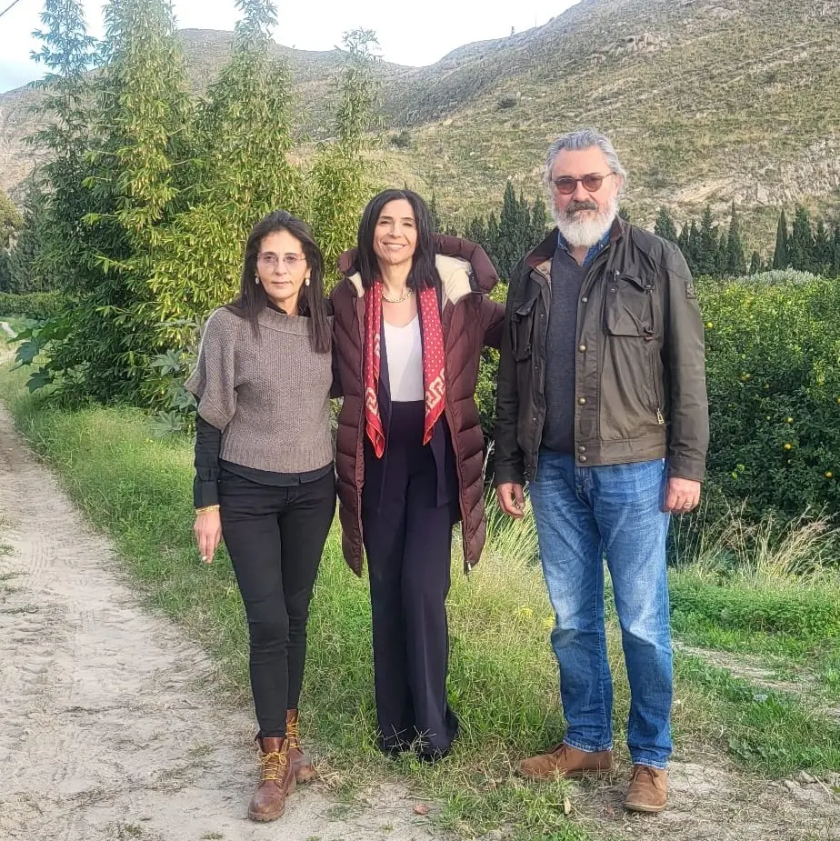 L’europarlamentare Giusi Princi visita l’azienda agricola Lucisano: «Calabria esempio virtuoso di agricoltura in Europa»\n