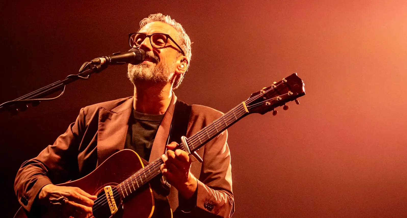 È Dario Brunori il nostro calabrese dell’anno: il racconto di una storia d’amore e resistenza\n