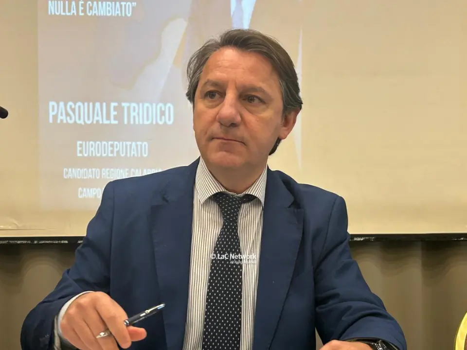 Tridico a gamba tesa su Occhiuto: «La Calabria muore tra sanità al collasso e fondi europei sprecati»