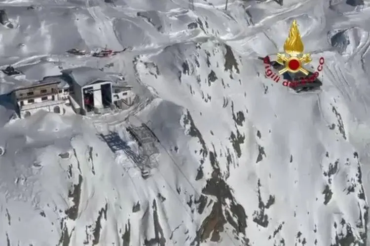 Incidente funivia a Macugnaga, due feriti e 100 persone bloccate a monte\n