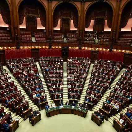 Via libera definitiva alla legge di Bilancio, dure critiche dalle opposizioni\n