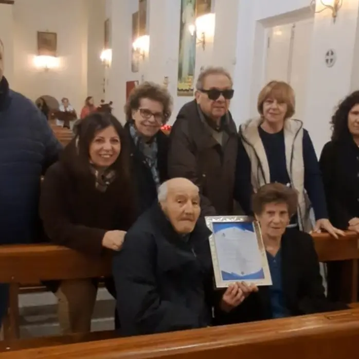San Costantino Calabro, nel giorno della Sacra Famiglia premiati\u00A0una coppia sposata da 63 anni e una (quasi) centenaria\n