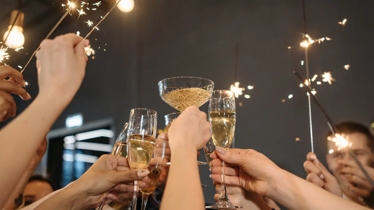 Le speranze e i buoni propositi dei calabresi per il 2026: ecco gli auguri di Capodanno dalle città\u00A0capoluogo