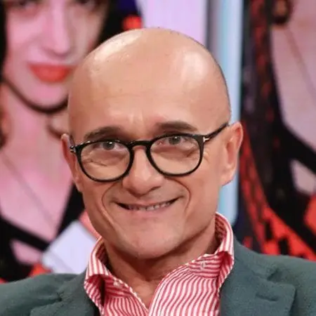 Signorini indagato per violenza sessuale ed estorsione, la lente dei pm sul presunto sistema evocato da Corona\n