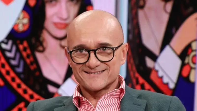 Signorini indagato per violenza sessuale ed estorsione, la lente dei pm sul presunto sistema evocato da Corona\n