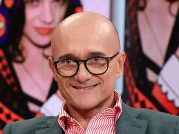 Signorini indagato per violenza sessuale ed estorsione, la lente dei pm sul presunto sistema evocato da Corona