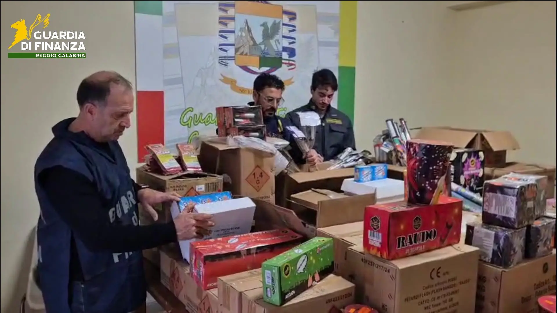 Sequestrate nel Reggino tre tonnellate e mezzo di artifizi pirotecnici, petardi e bombe carta: sette denunce\n