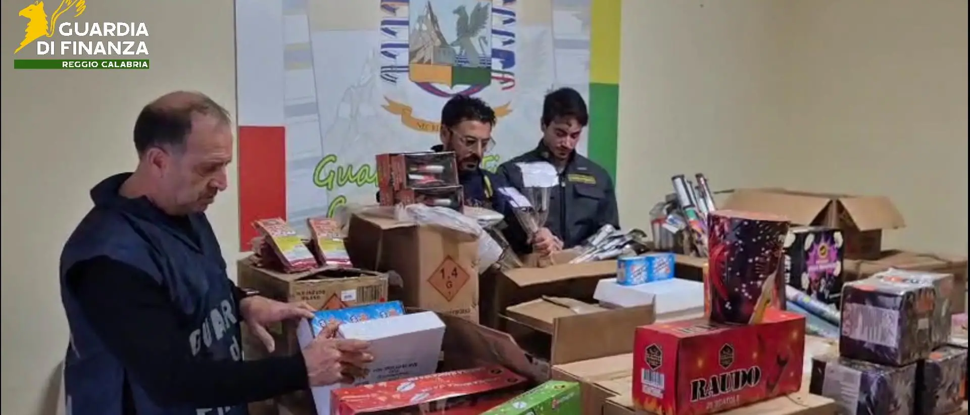 Sequestrate nel Reggino tre tonnellate e mezzo di artifizi pirotecnici, petardi e bombe carta: sette denunce\n