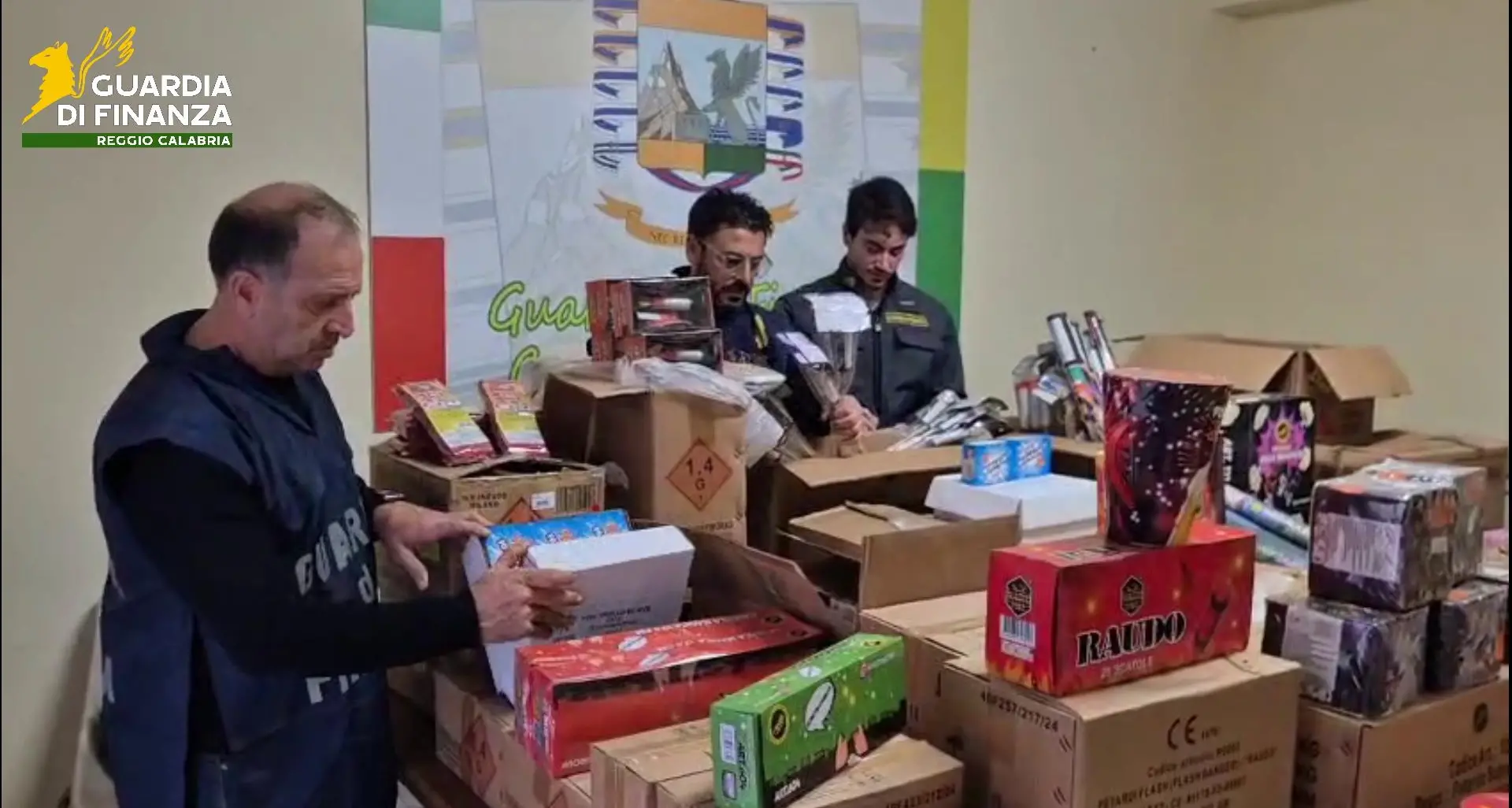 Sequestrate nel Reggino tre tonnellate e mezzo di artifizi pirotecnici, petardi e bombe carta