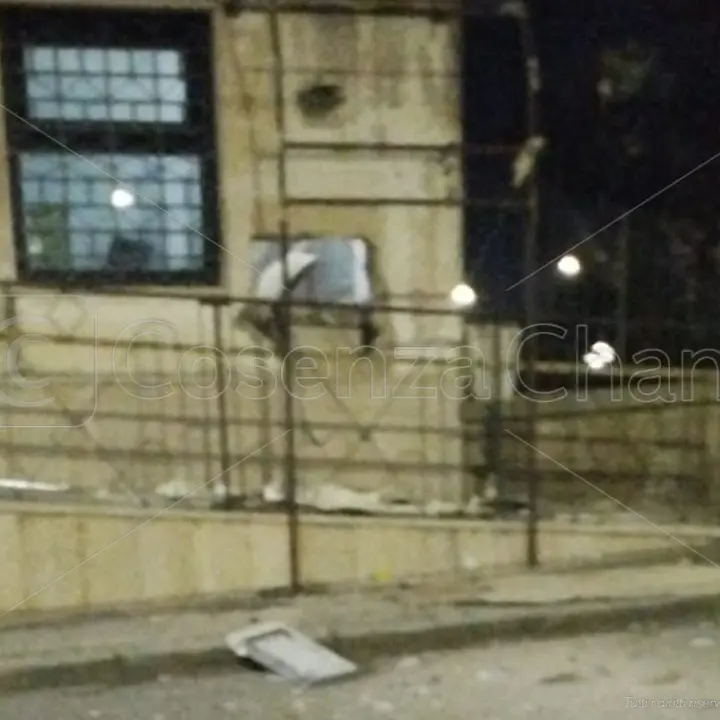 E sono quattro: la banda degli Atm in azione anche a San Marco Argentano, esplode un Postamat