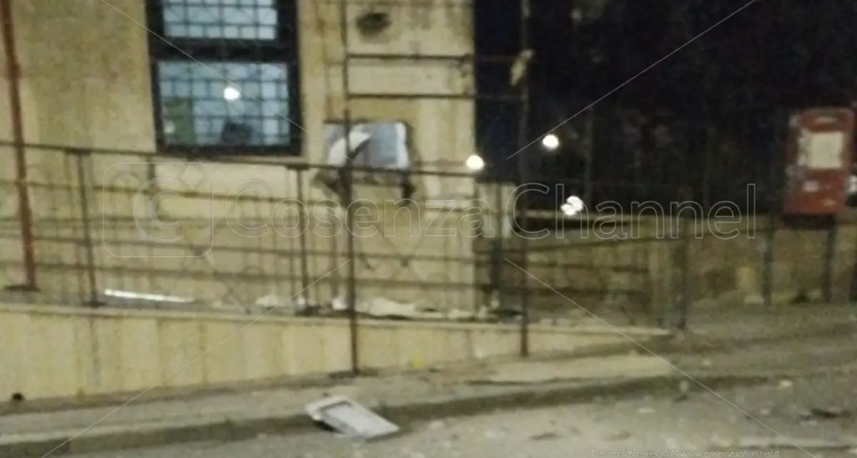 San Marco Argentano, assalto al bancomat: esplode il Postamat allo Scalo\n