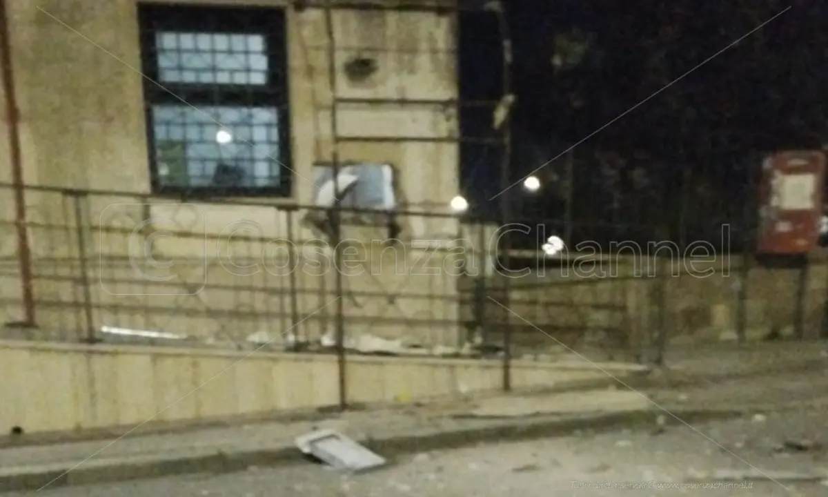 San Marco Argentano, assalto al bancomat: esplode il Postamat allo Scalo\n