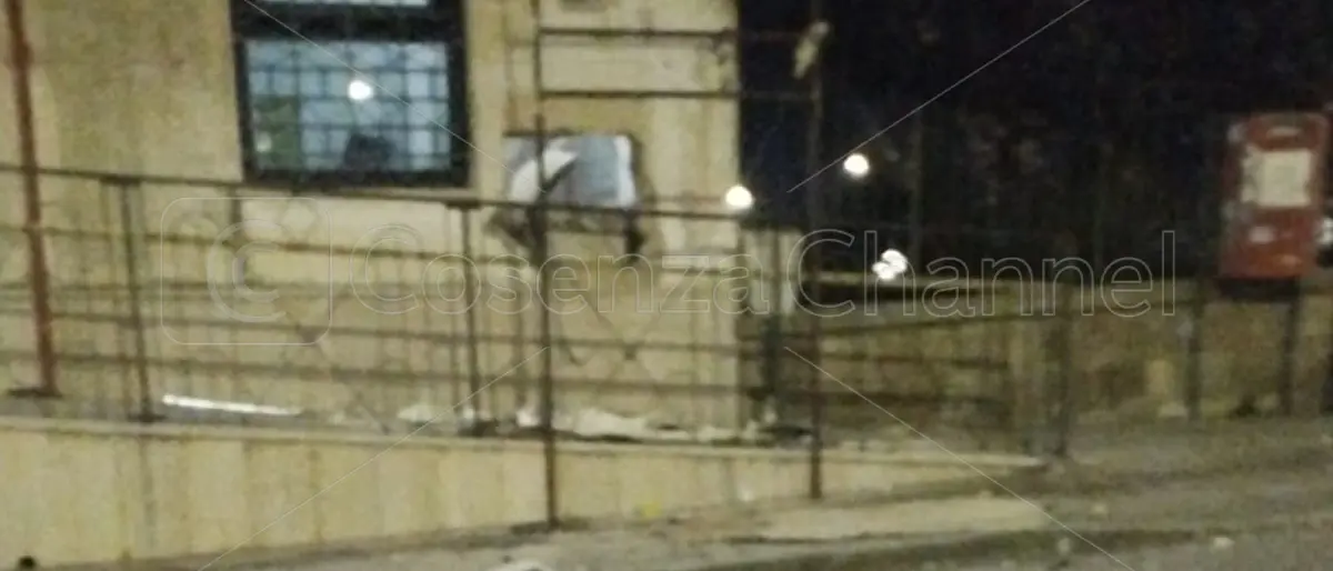 San Marco Argentano, assalto al bancomat: esplode il Postamat allo Scalo\n