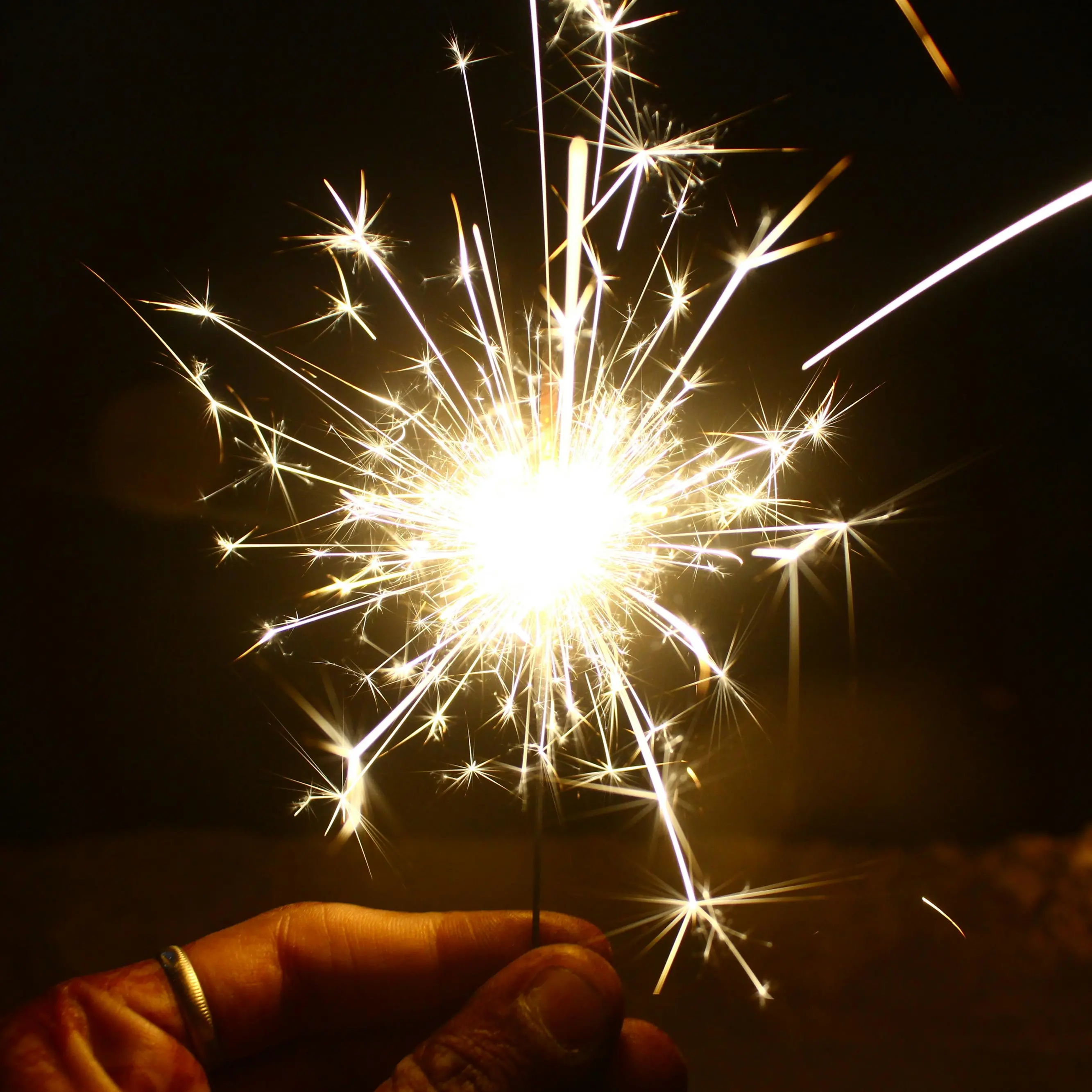 La notte di San Silvestro in Calabria tra falò, antiche scaramanzie e brindisi di buon auspicio\n