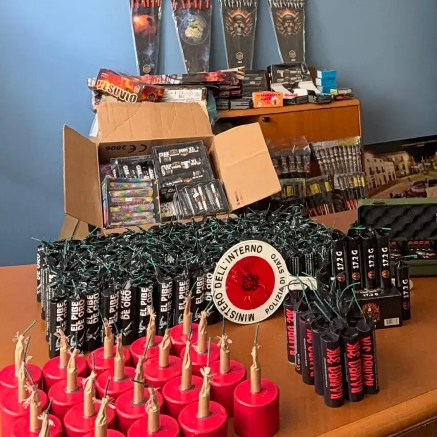 Un arresto per possesso di oltre 30 kg di materiale pirotecnico illegale nel Reggino\n