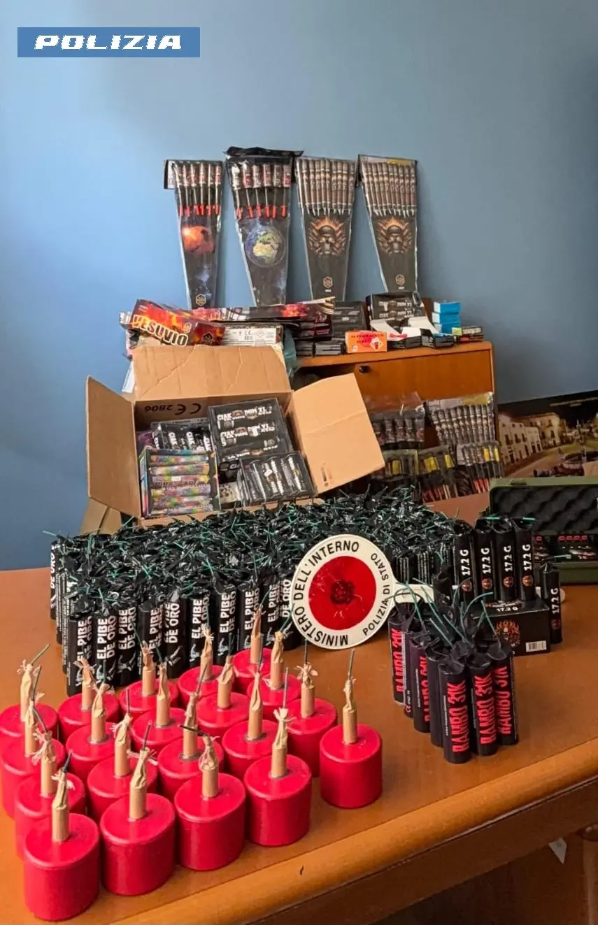Un arresto per possesso di oltre 30 kg di materiale pirotecnico illegale nel Reggino\n
