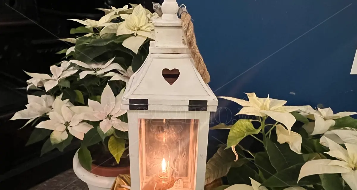 Arde e rispende la Luce di Betlemme nel cuore di Reggio Calabria e diffonde un messaggio di «Pace disarmata e disarmante»\n