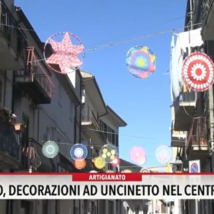 Bisignano, decorazioni ad uncinetto nel centro storico