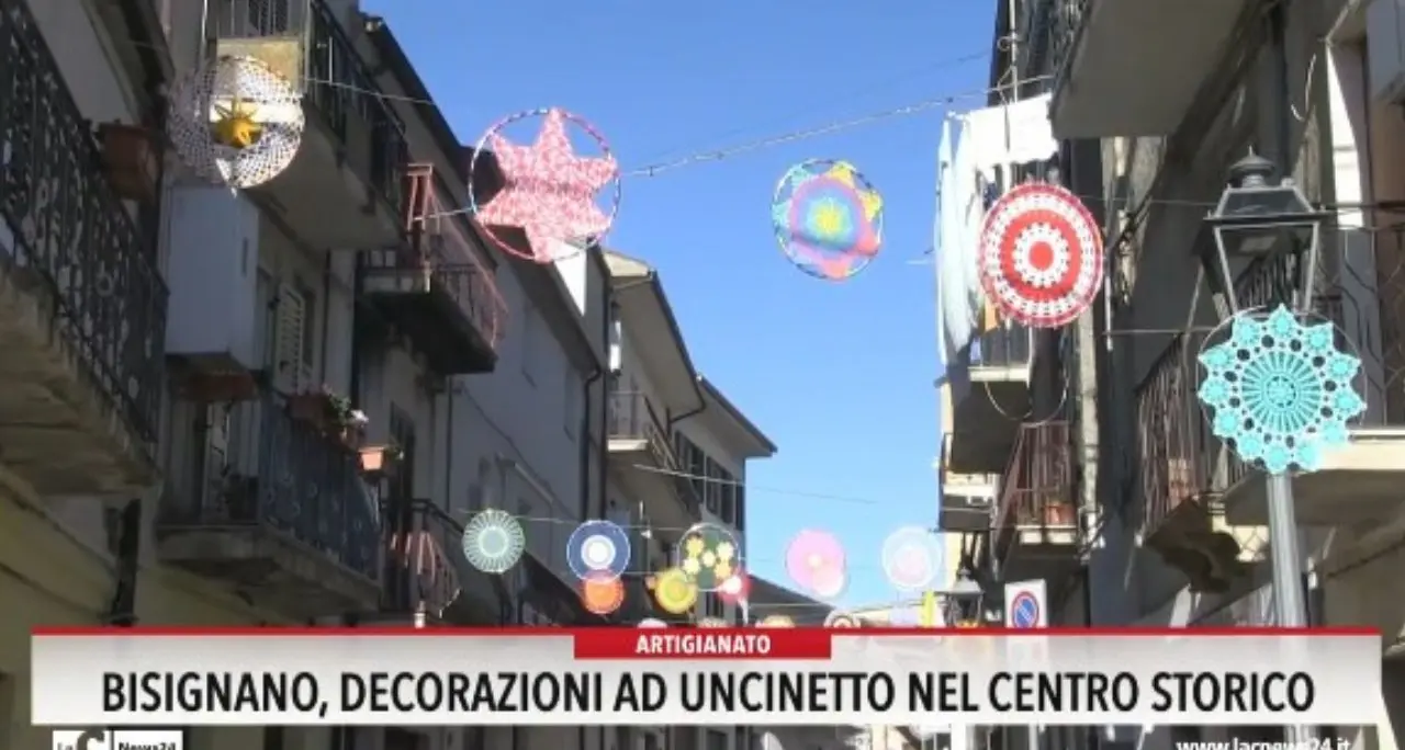 Bisignano, decorazioni ad uncinetto nel centro storico