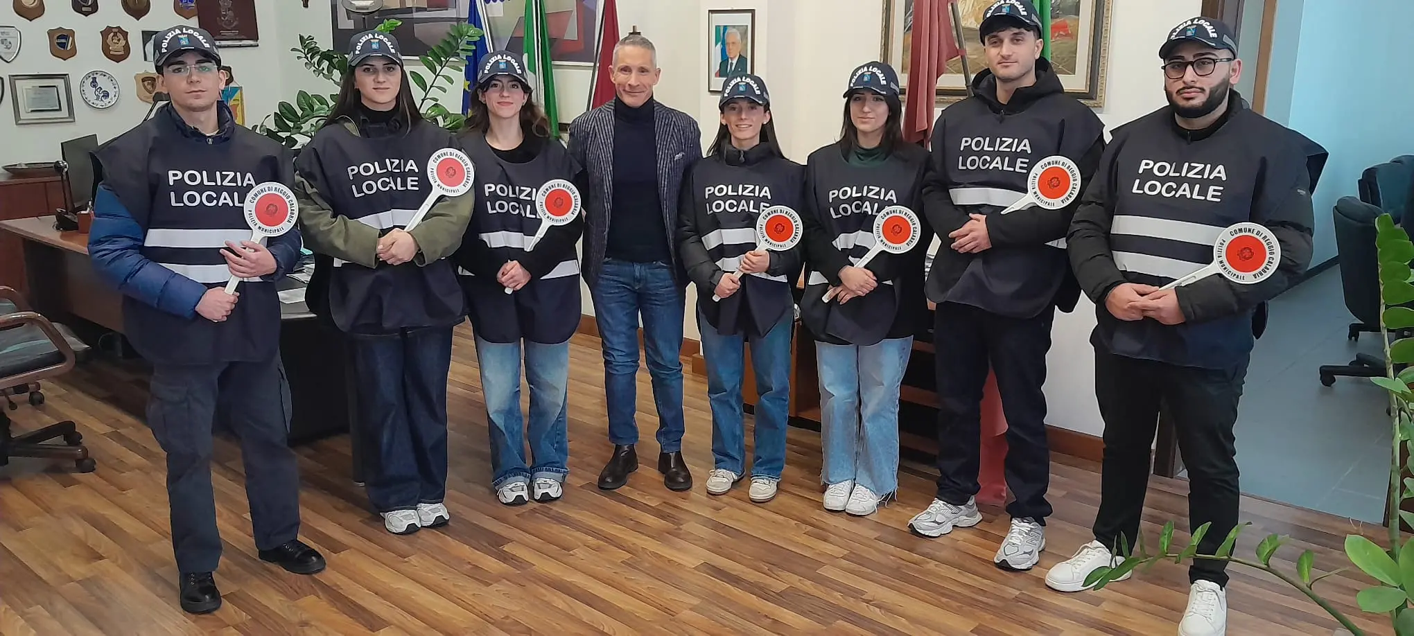 10 nuove unità alla Polizia Locale di Reggio. Palmenta e Falcomatà: «Ulteriore segno di attenzione nei confronti delle esigenze di decoro e di sicurezza della città»\n