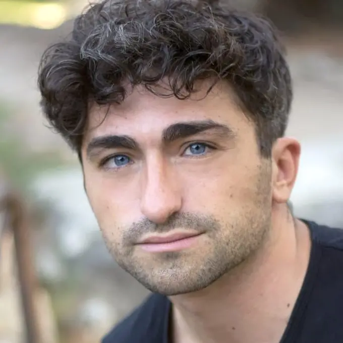 Dal Tirreno al set: Roberto Scorza nel cast de “La voce di Cupido”