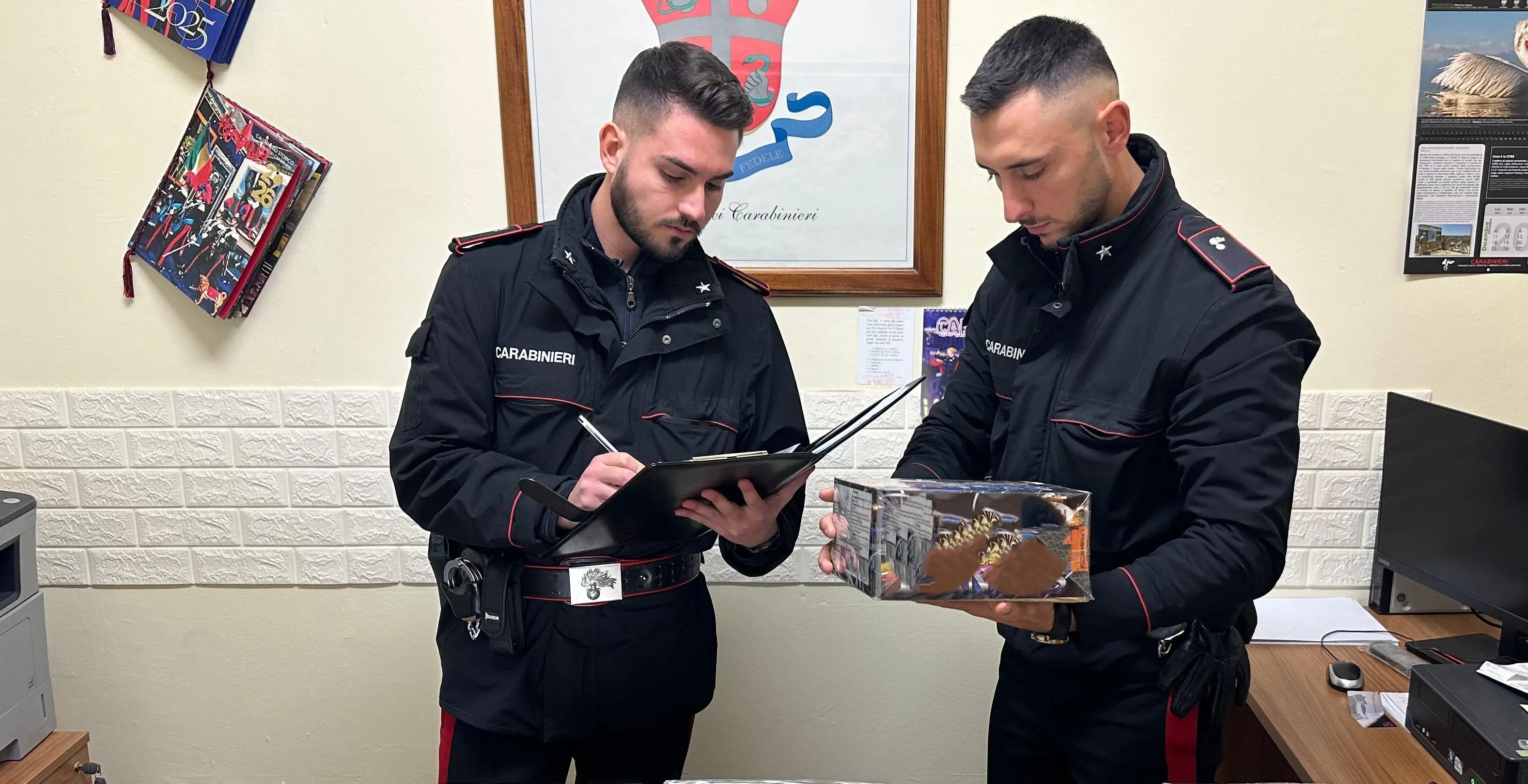 Davoli, controlli sulla detenzione illegale di artifici pirotecnici: sequestrati 40 chili di materiale esplodente\n\n\n