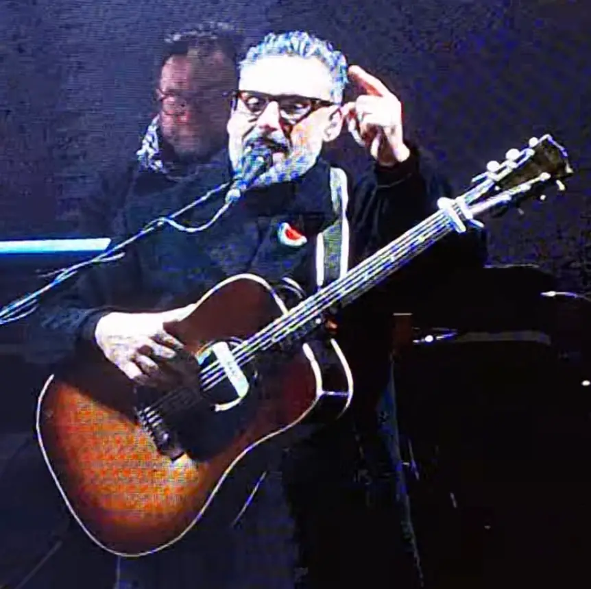 Brunori a Cosenza come gli Oasis a Manchester, ovazione per Dario nella notte di Capodanno