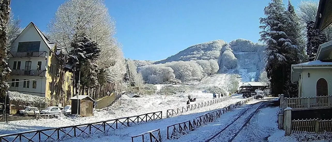 A Gambarie un Capodanno coi fiocchi,\u00A0arriva la prima neve dell’anno\n