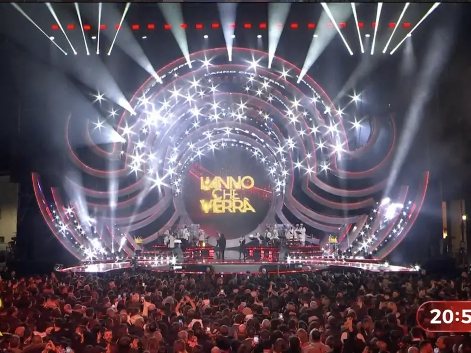 Capodanno Rai a Catanzaro, critiche per lo show ma l’Auditel dice 5,2 milioni di spettatori (e quasi 8 a mezzanotte)