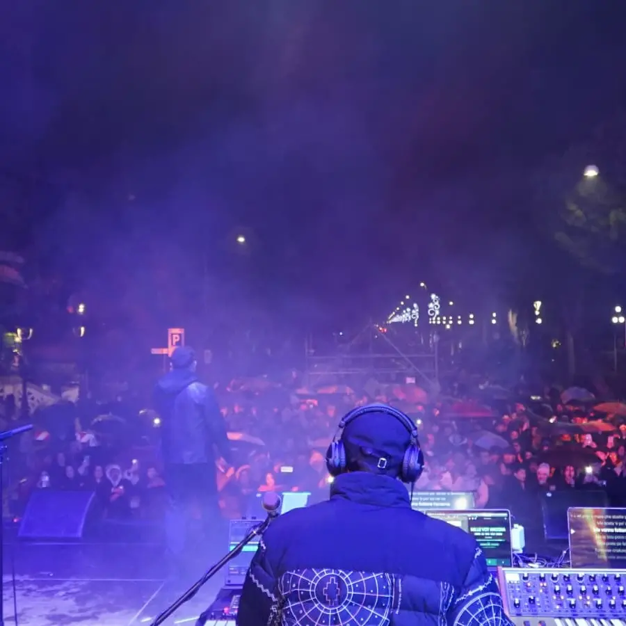 A Reggio un Capodanno sotto la pioggia per Rocco Hunt e la banda di Radio 105\n