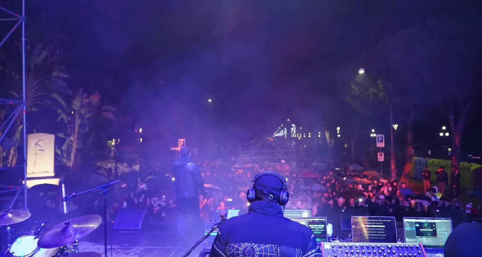 A Reggio un Capodanno sotto la pioggia per Rocco Hunt e la banda di Radio 105\n