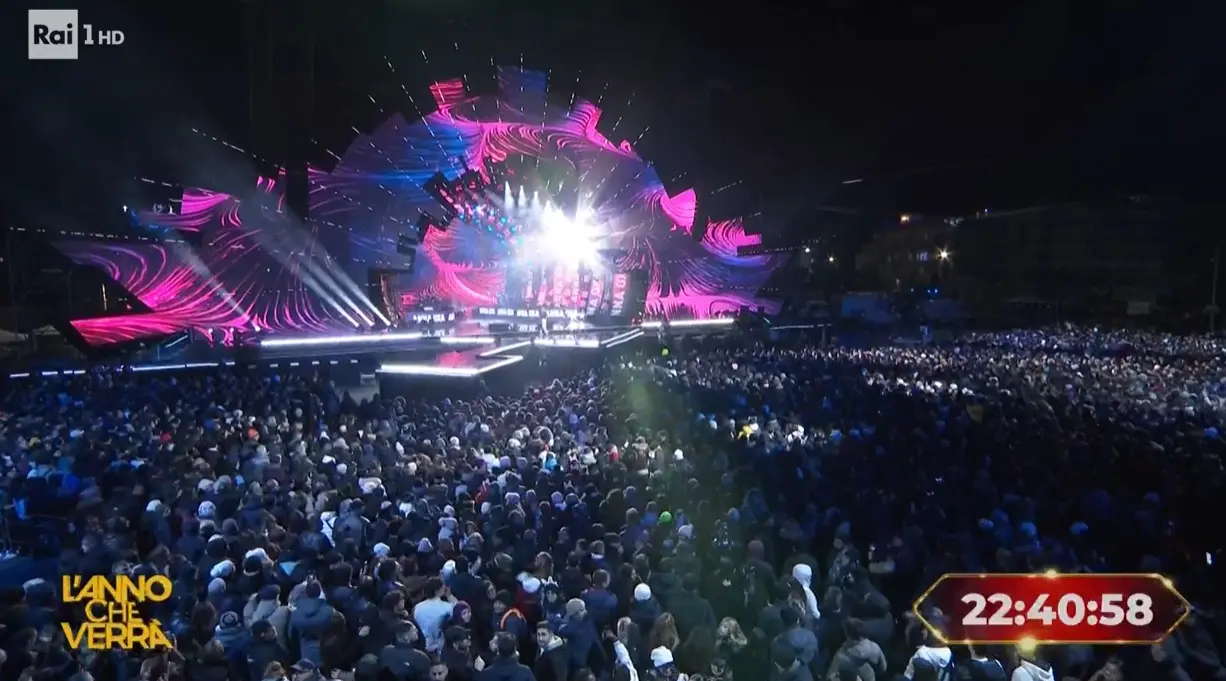 «Non era brutto,\u00A0era inutile: la Calabria meritava di più», social in\u00A0rivolta per il Capodanno Rai\u00A0a Catanzaro\u00A0\n