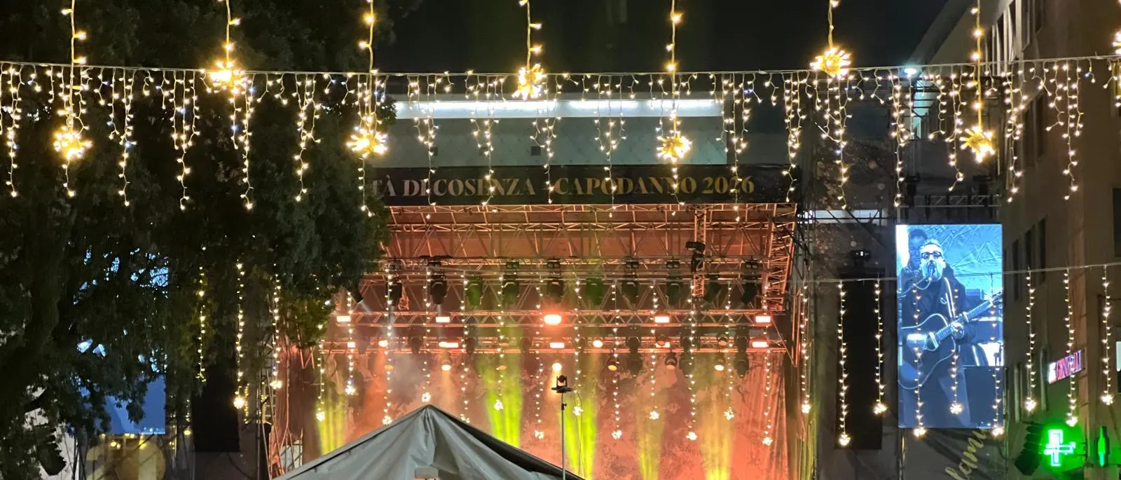 L’antropologia della tenerezza: perché il Capodanno di Brunori a Cosenza è stato un atto politico\n\u00A0\n