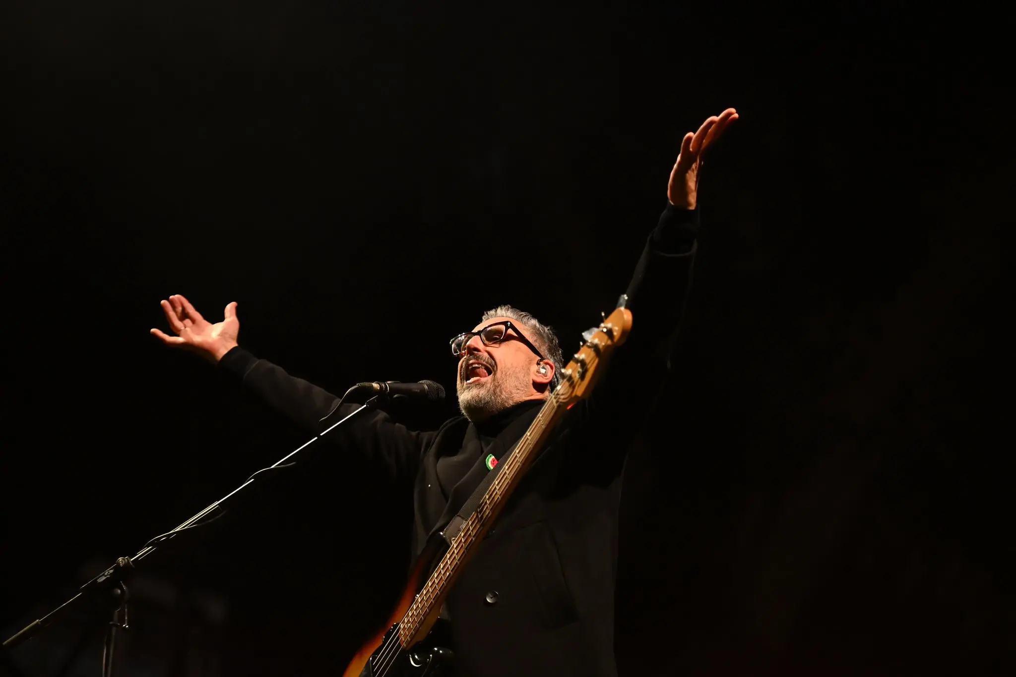 Brunori a Cosenza come gli Oasis a Manchester, ovazione per Dario nella notte di Capodanno\n